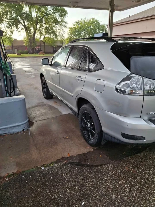 2004 Lexus RX 2nd Gen - Image 4 of 5