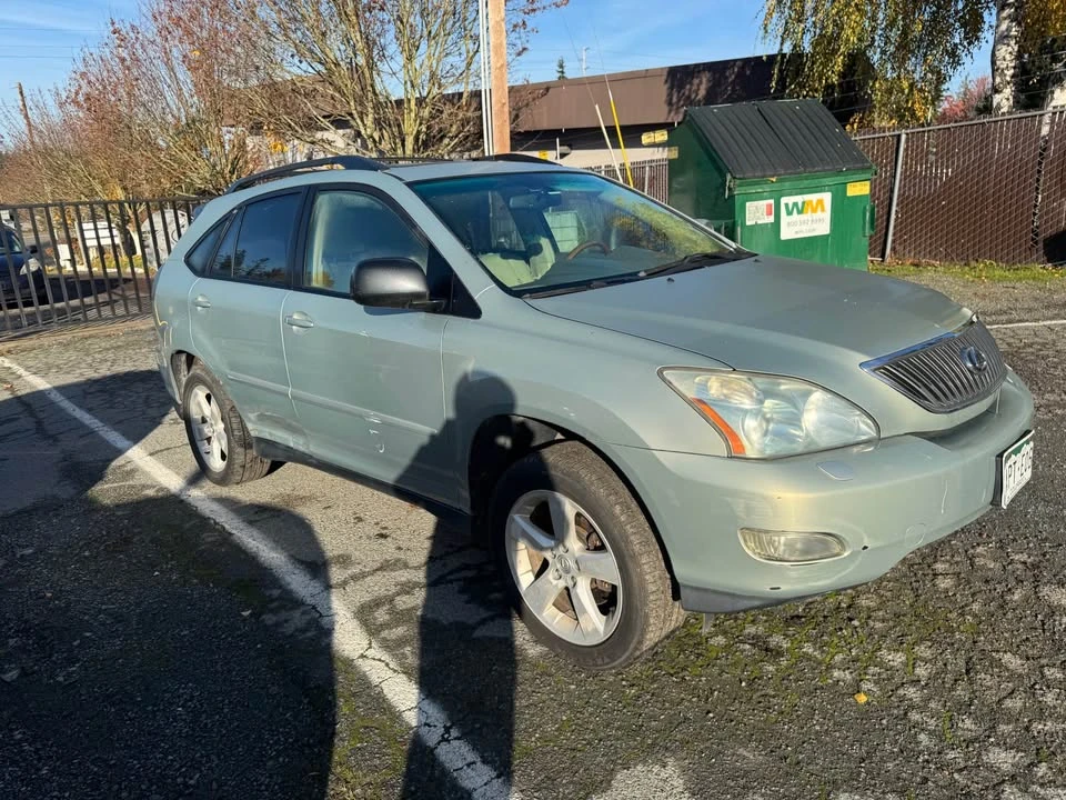 2004 Lexus RX 2nd Gen - Image 7 of 13