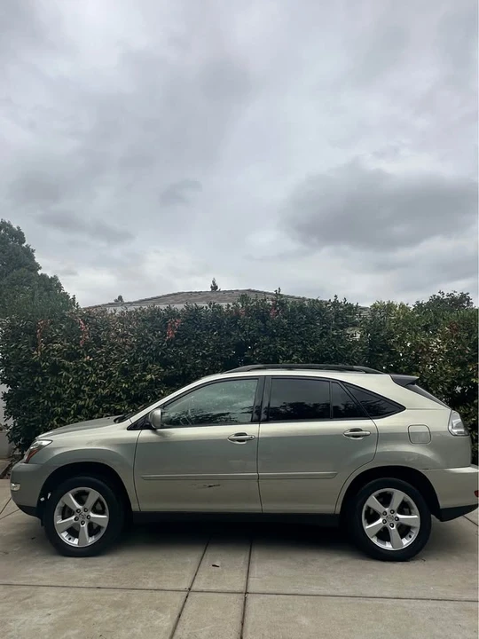 2004 Lexus RX 2nd Gen - Image 2 of 15