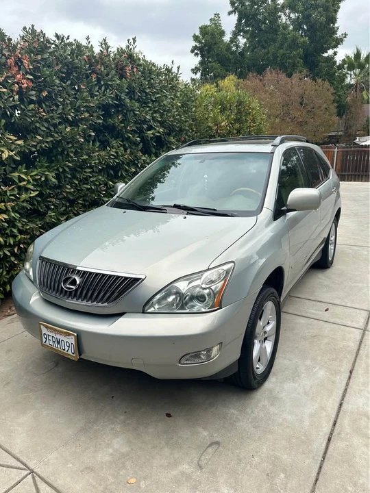 2004 Lexus RX 2nd Gen - Image 3 of 15