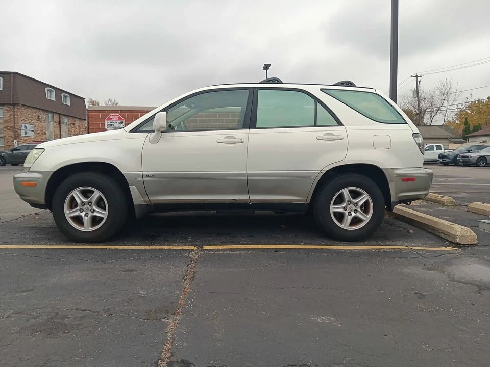 2004 Lexus RX 2nd Gen - Image 3 of 11