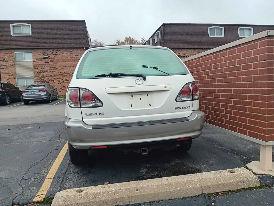 2004 Lexus RX 2nd Gen - Image 4 of 11