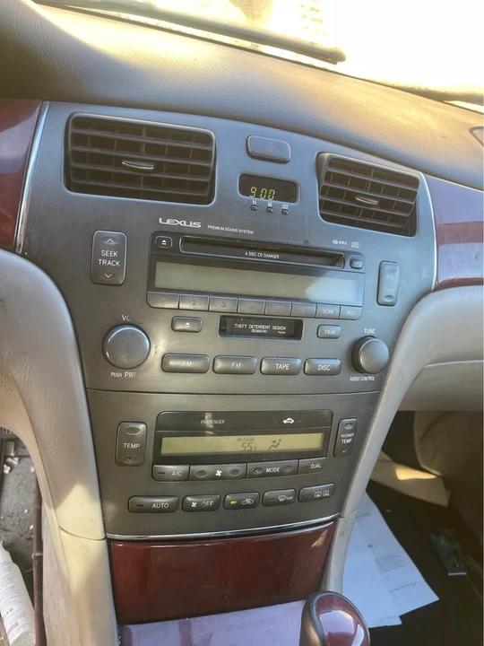 2004 Lexus RX 2nd Gen - Image 5 of 10