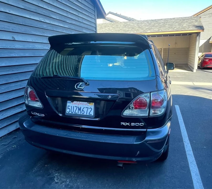 2004 Lexus RX 2nd Gen - Image 3 of 12