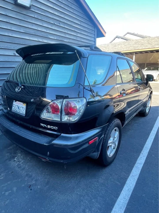 2004 Lexus RX 2nd Gen - Image 4 of 12