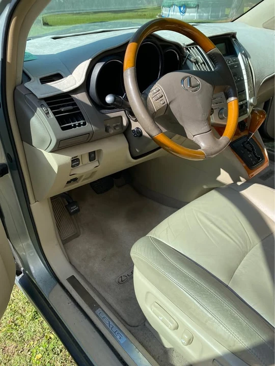2004 Lexus RX 2nd Gen - Image 8 of 13