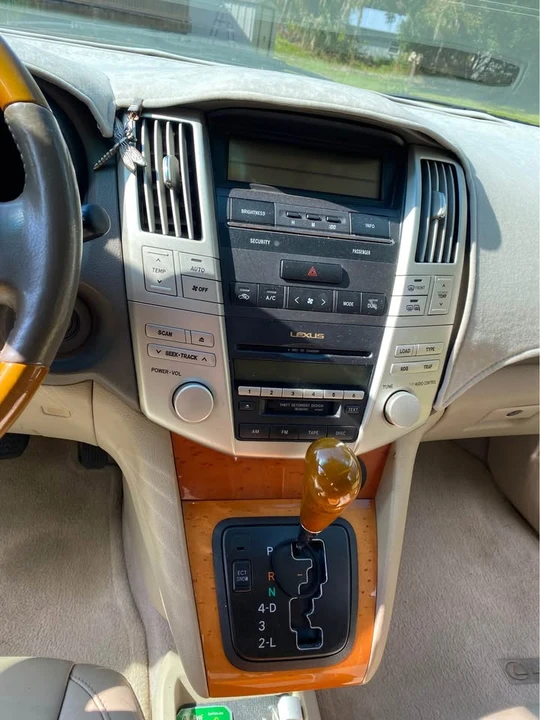 2004 Lexus RX 2nd Gen - Image 9 of 13