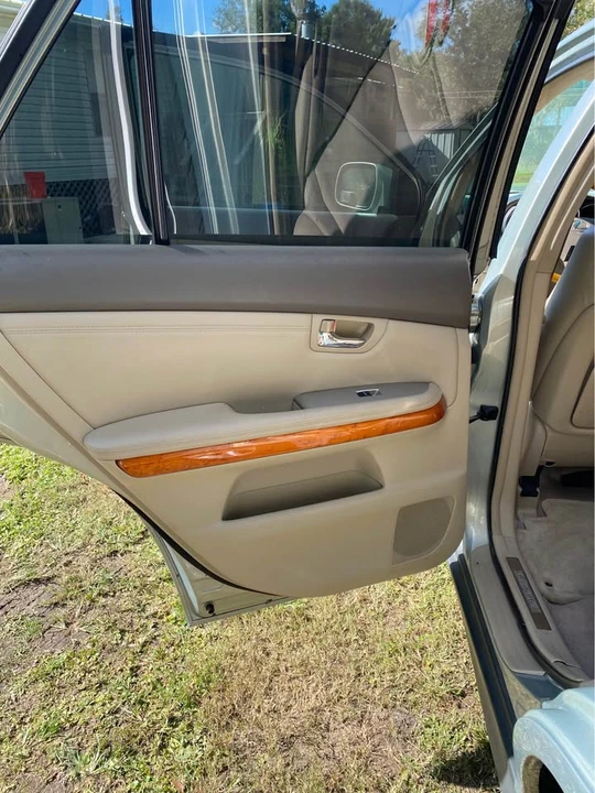 2004 Lexus RX 2nd Gen - Image 4 of 13