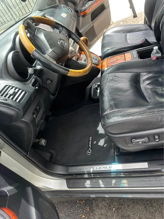 2004 Lexus RX 2nd Gen - Image 3 of 7