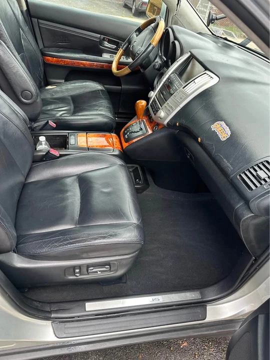 2004 Lexus RX 2nd Gen - Image 6 of 7
