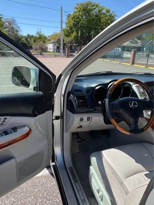 2004 Lexus RX 2nd Gen - Image 9 of 19