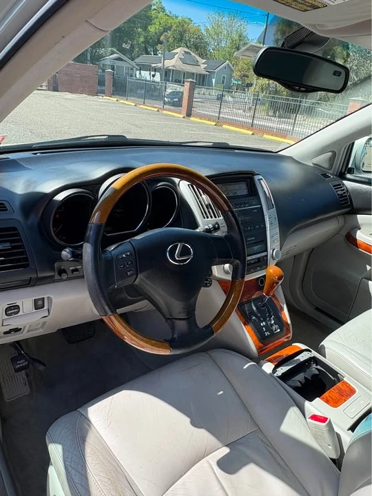 2004 Lexus RX 2nd Gen - Image 13 of 20
