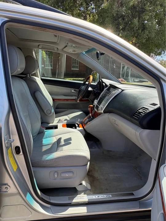 2004 Lexus RX 2nd Gen - Image 17 of 19