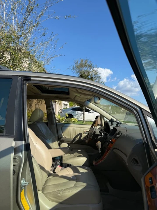 2004 Lexus RX 2nd Gen - Image 10 of 11