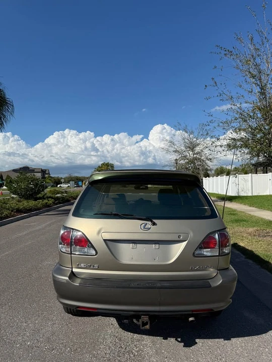 2004 Lexus RX 2nd Gen - Image 4 of 11