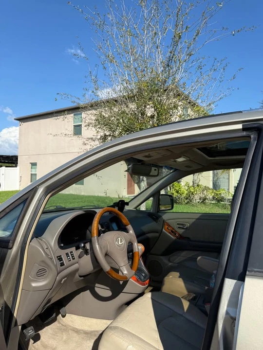 2004 Lexus RX 2nd Gen - Image 7 of 11