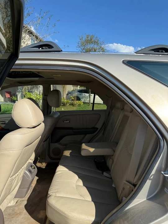 2004 Lexus RX 2nd Gen - Image 6 of 10