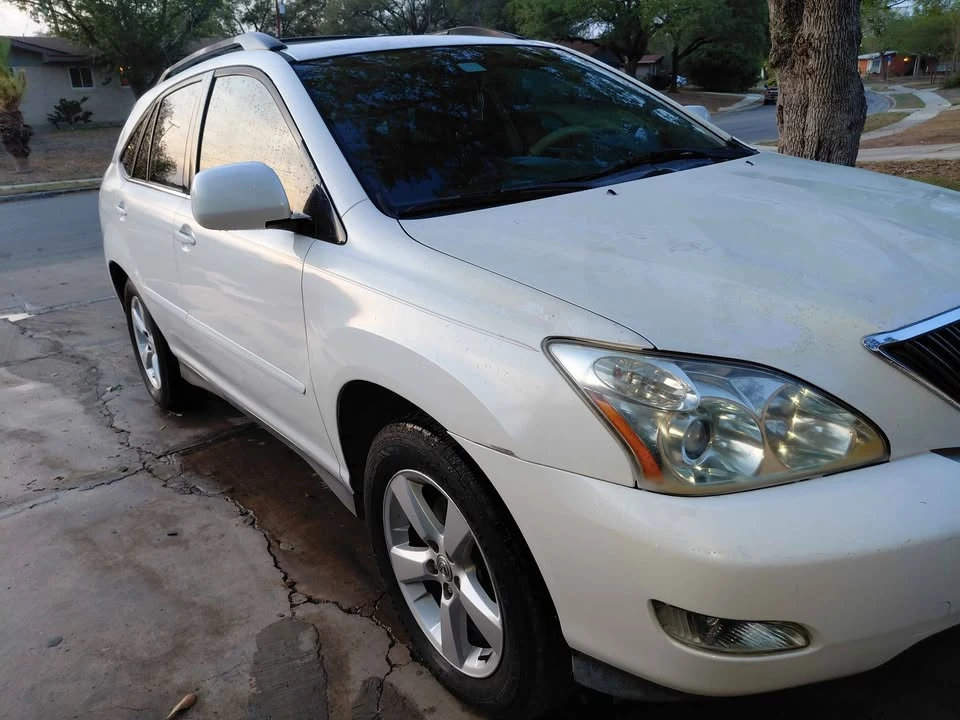 2004 Lexus RX 2nd Gen - Image 2 of 10
