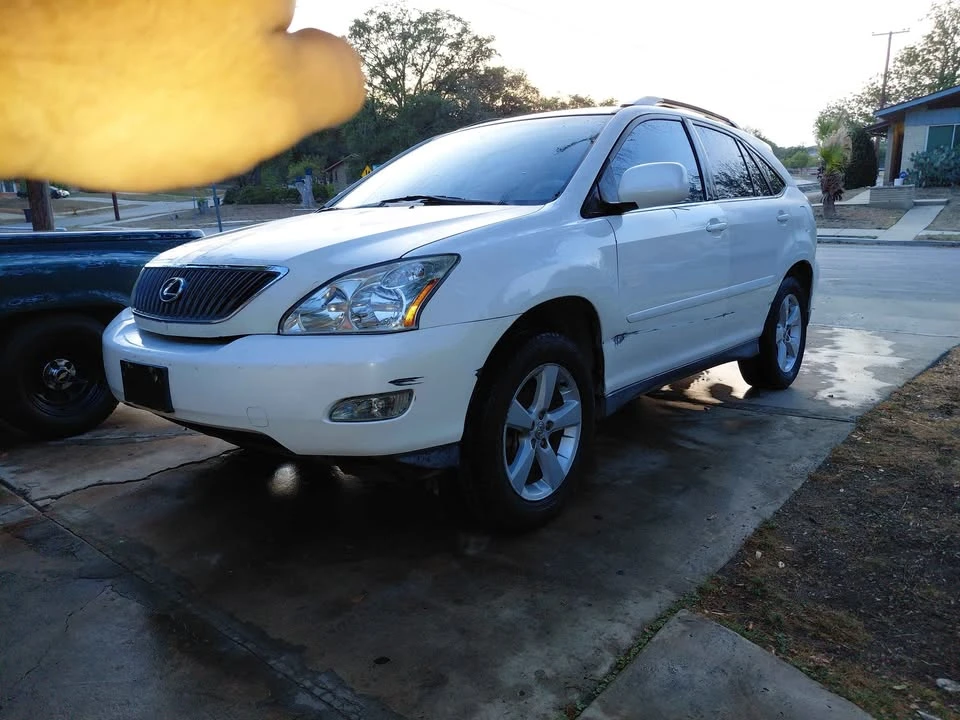 2004 Lexus RX 2nd Gen - Image 4 of 10