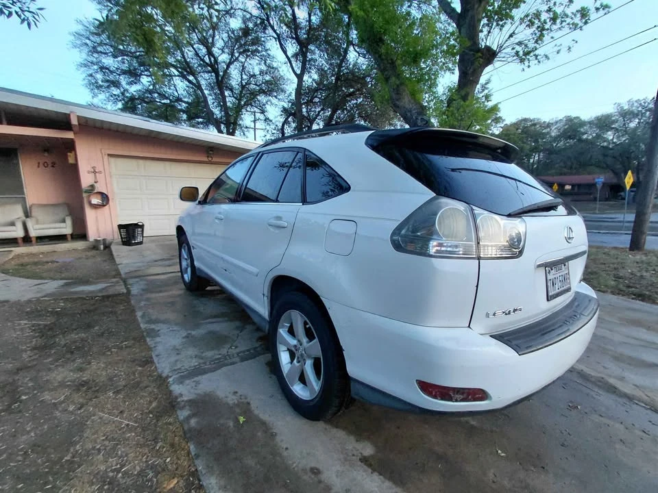 2004 Lexus RX 2nd Gen - Image 7 of 10