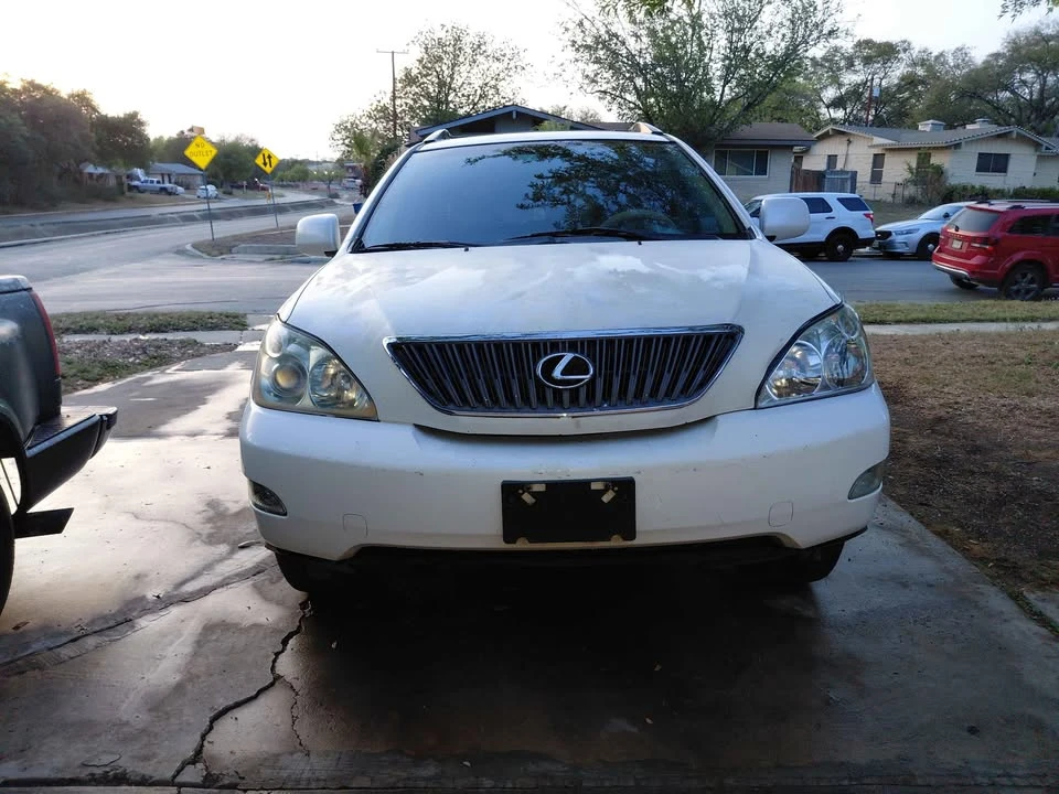 2004 Lexus RX 2nd Gen - Image 5 of 10