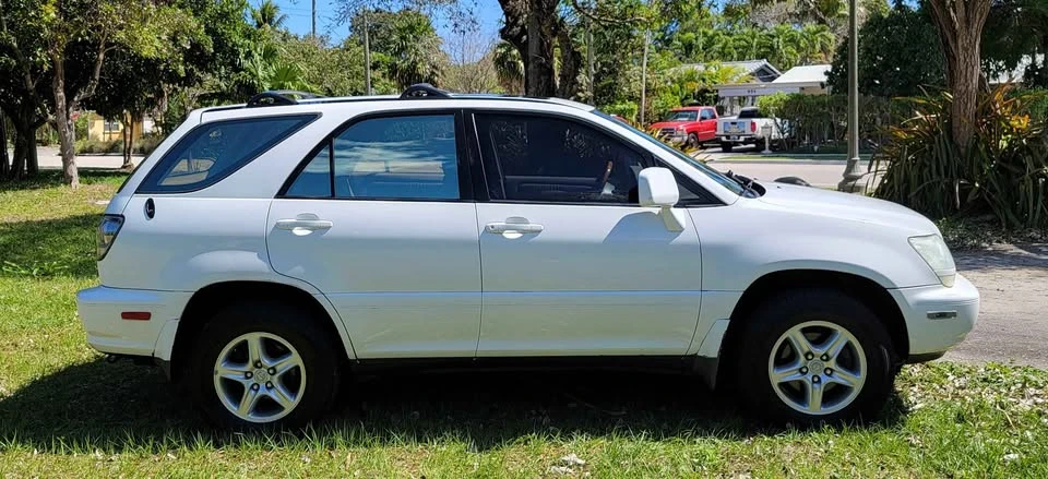 2004 Lexus RX 2nd Gen - Image 5 of 15