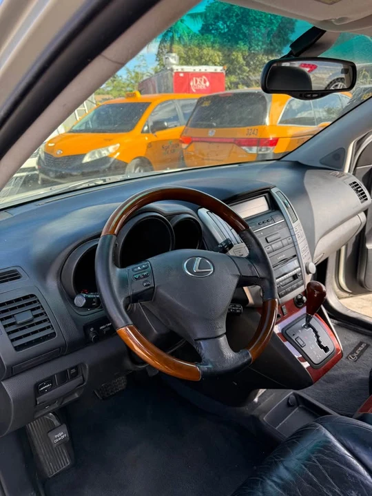 2004 Lexus RX 2nd Gen - Image 5 of 7