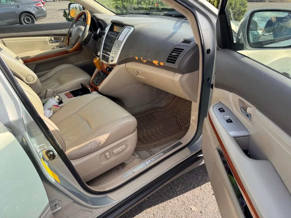 2004 Lexus RX 2nd Gen - Image 3 of 10