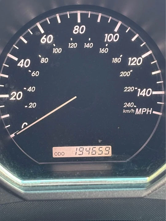 2004 Lexus RX 2nd Gen - Image 5 of 8
