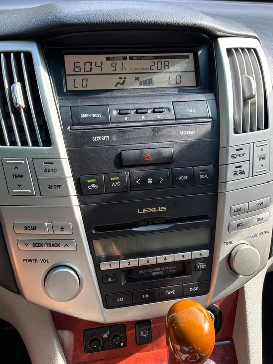 2004 Lexus RX 2nd Gen - Image 4 of 8