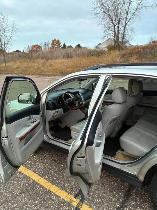 2004 Lexus RX 2nd Gen - Image 5 of 17
