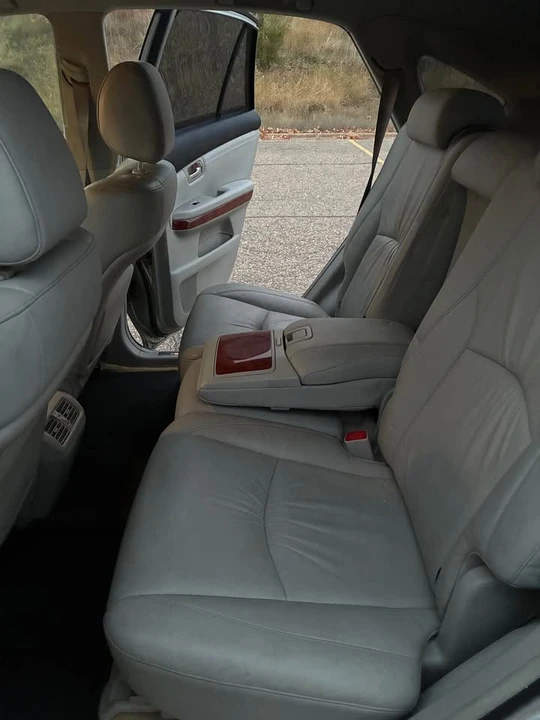 2004 Lexus RX 2nd Gen - Image 4 of 17