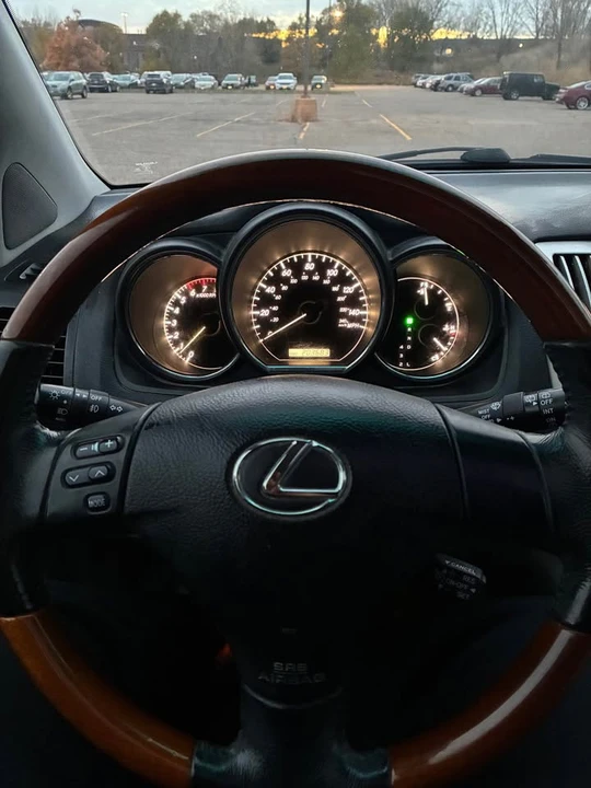 2004 Lexus RX 2nd Gen - Image 11 of 17
