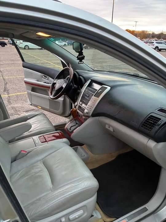 2004 Lexus RX 2nd Gen - Image 7 of 17