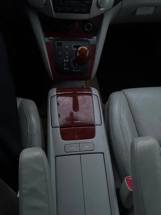 2004 Lexus RX 2nd Gen - Image 12 of 17