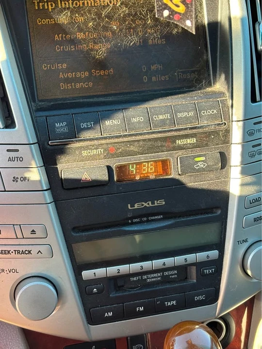 2004 Lexus RX 2nd Gen - Image 7 of 10