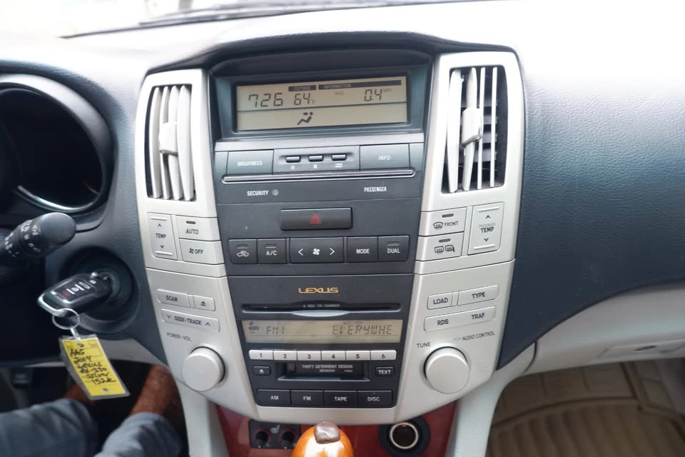 2004 Lexus RX 2nd Gen - Image 14 of 19