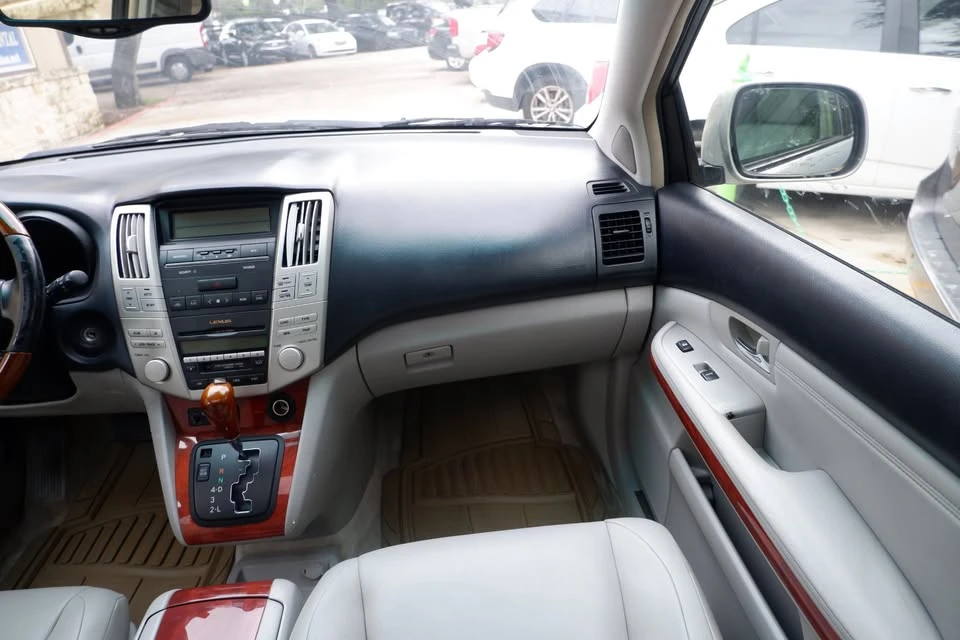 2004 Lexus RX 2nd Gen - Image 11 of 19