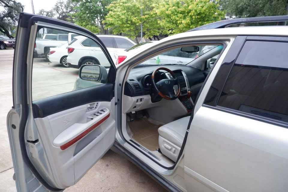 2004 Lexus RX 2nd Gen - Image 7 of 19