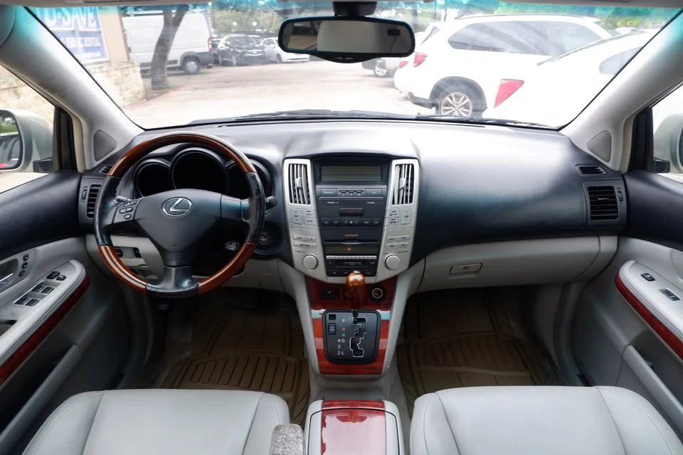 2004 Lexus RX 2nd Gen - Image 9 of 19