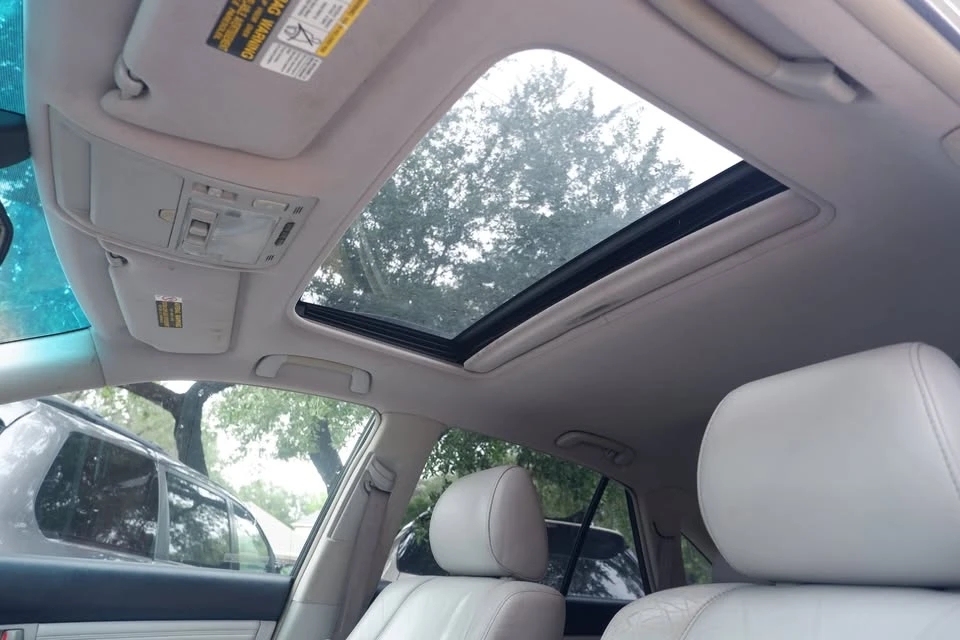 2004 Lexus RX 2nd Gen - Image 16 of 19