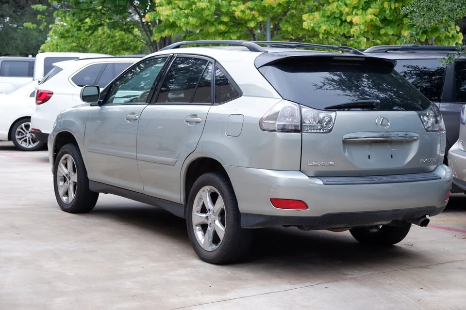 2004 Lexus RX 2nd Gen - Image 4 of 19
