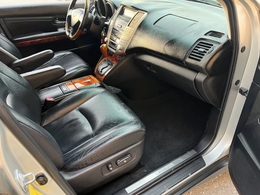 2004 Lexus RX 2nd Gen - Image 6 of 9