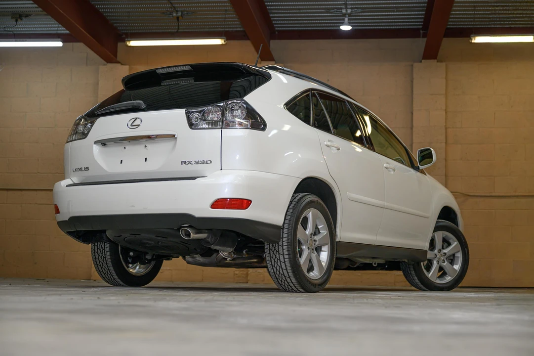 2004 Lexus RX 2nd Gen - Image 16 of 31