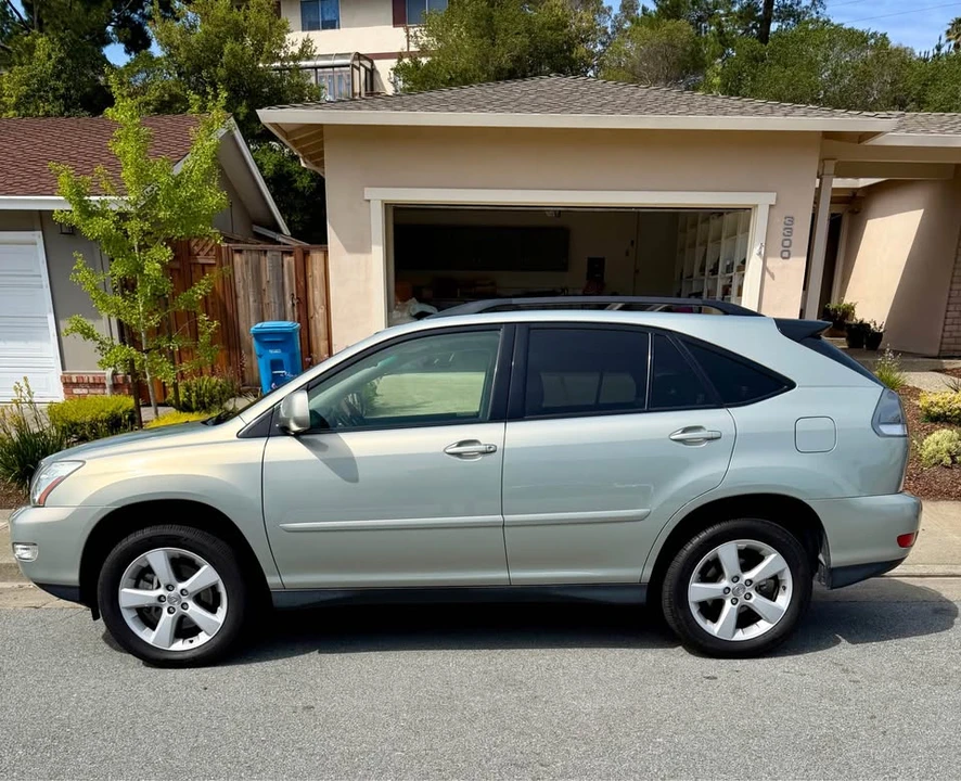 2004 Lexus RX 2nd Gen - Image 4 of 10