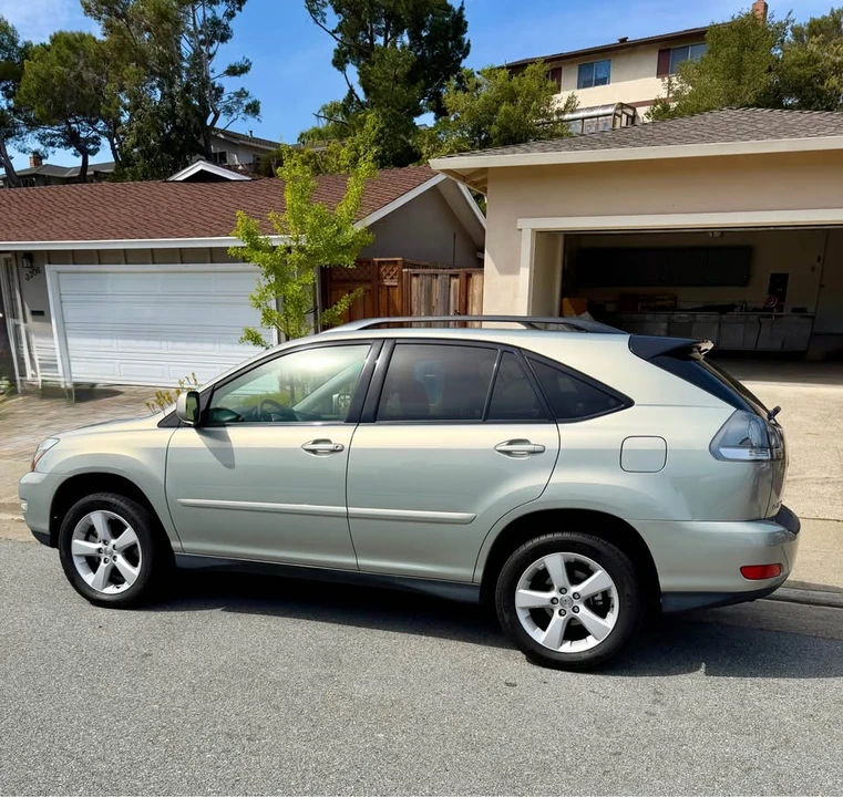 2004 Lexus RX 2nd Gen - Image 3 of 10