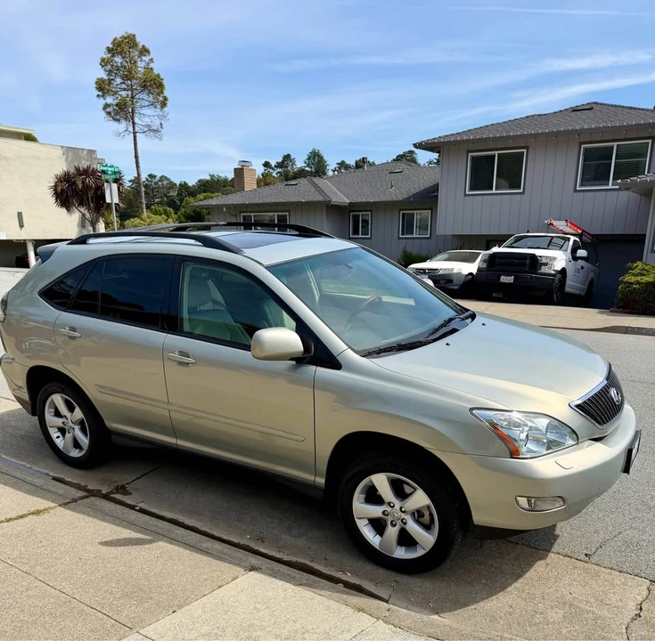 2004 Lexus RX 2nd Gen - Image 5 of 10