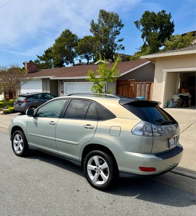 2004 Lexus RX 2nd Gen - Image 2 of 10