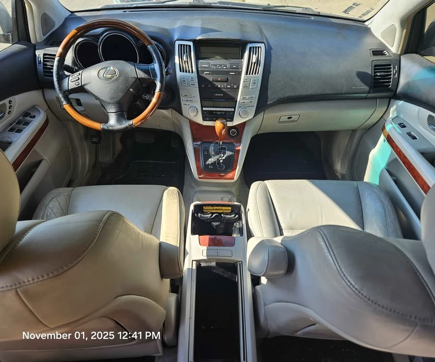 2004 Lexus RX 2nd Gen - Image 9 of 10