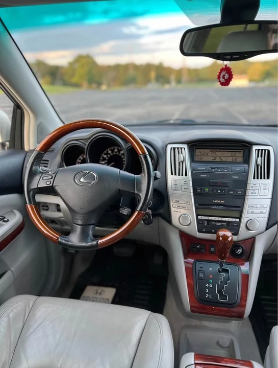 2004 Lexus RX 2nd Gen - Image 12 of 16